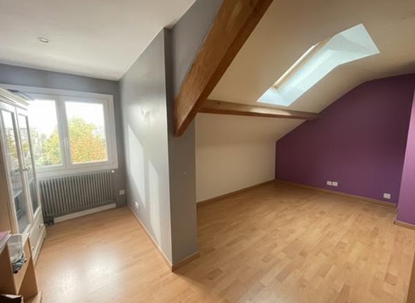 Maison -DPE C -Veranda-séjour 50m² - 5 chambres- parfait état- sous-sol total