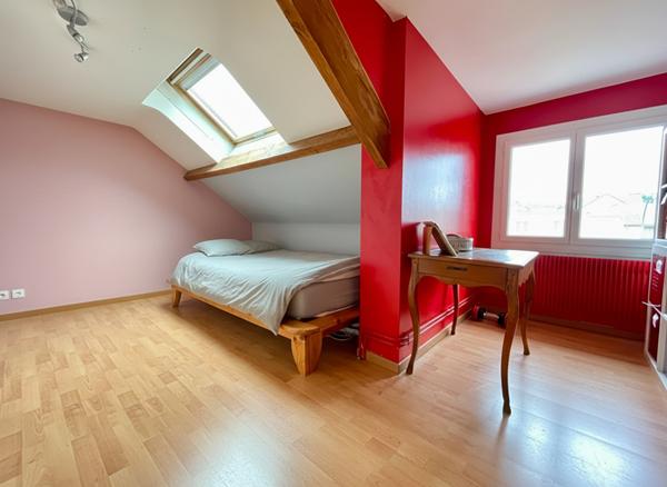 Maison -DPE C -Veranda-séjour 50m² - 5 chambres- parfait état- sous-sol total