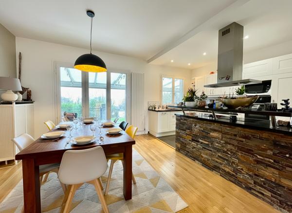 Maison -DPE C -Veranda-séjour 50m² - 5 chambres- parfait état- sous-sol total