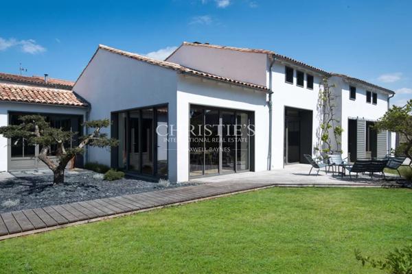 LE BOIS-PLAGE-EN-RE – Maison familiale 5 chambres et un studio – piscine et garage au cœur du village