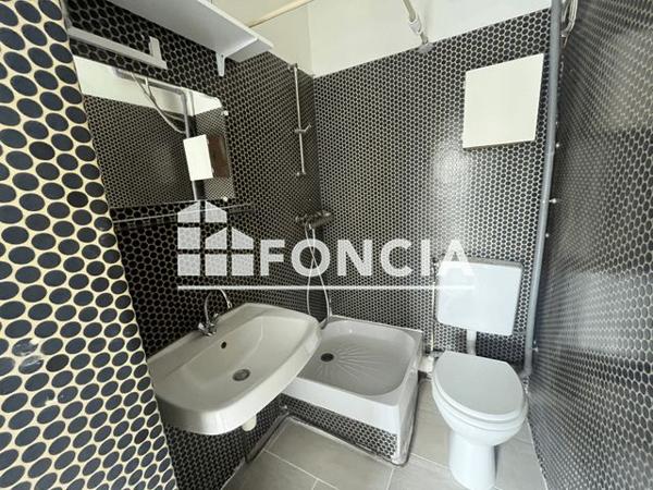 Location Appartement 2 pièces 27.38 m² - 82 RUE PEYDAVANT Talence 33400