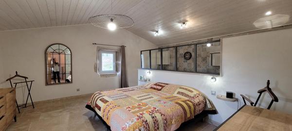 Propriété en pierre 427 m² à Saint-Just-d'Ardèche avec 2 gîtes 5*