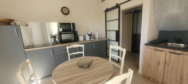 Propriété en pierre 427 m² à Saint-Just-d'Ardèche avec 2 gîtes 5*