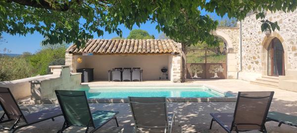 Propriété en pierre 427 m² à Saint-Just-d'Ardèche avec 2 gîtes 5*