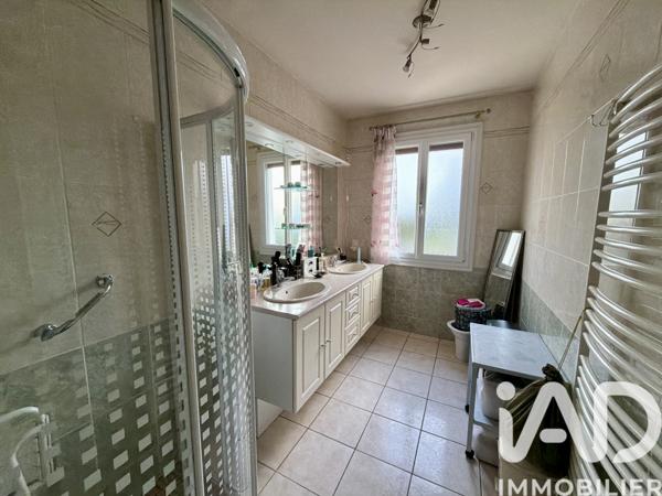 Maison à vendre 5 pièces 106 m² Saint-Aubin-le-Cloud