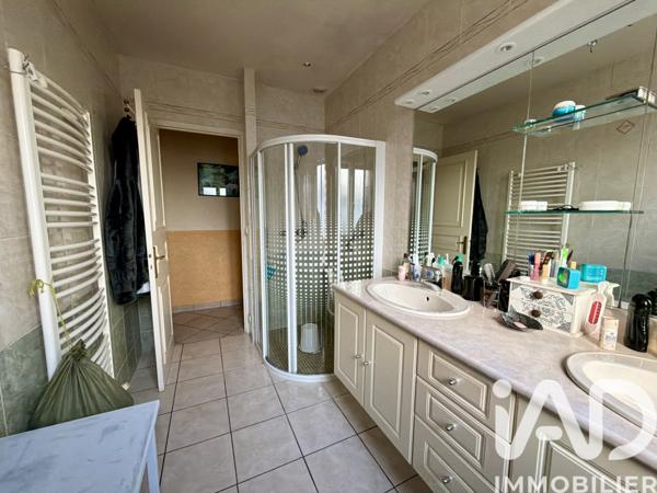 Maison à vendre 5 pièces 106 m² Saint-Aubin-le-Cloud