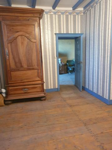 Maison de 400 m² habitables à vendre, proche Barbezieux (16), dépendances d’environ 1 000 m², terrain de 12 000 m² !!!