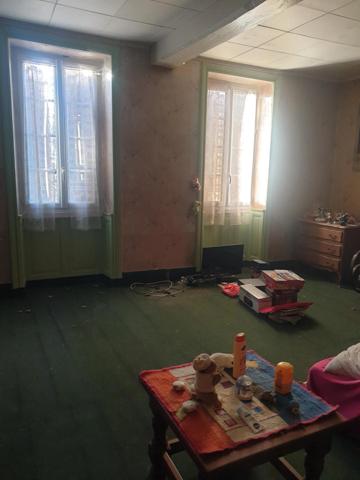 Maison de 400 m² habitables à vendre, proche Barbezieux (16), dépendances d’environ 1 000 m², terrain de 12 000 m² !!!