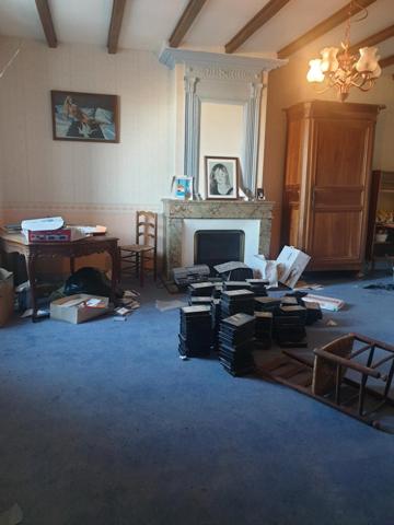 Maison de 400 m² habitables à vendre, proche Barbezieux (16), dépendances d’environ 1 000 m², terrain de 12 000 m² !!!