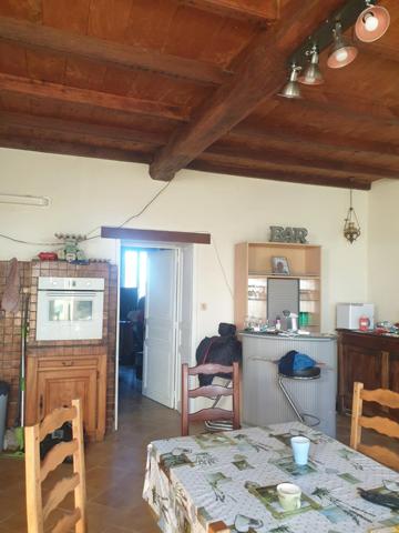 Maison de 400 m² habitables à vendre, proche Barbezieux (16), dépendances d’environ 1 000 m², terrain de 12 000 m² !!!