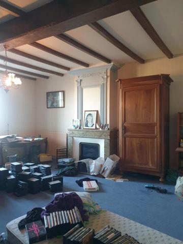 Maison de 400 m² habitables à vendre, proche Barbezieux (16), dépendances d’environ 1 000 m², terrain de 12 000 m² !!!