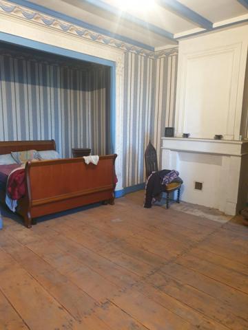 Maison de 400 m² habitables à vendre, proche Barbezieux (16), dépendances d’environ 1 000 m², terrain de 12 000 m² !!!