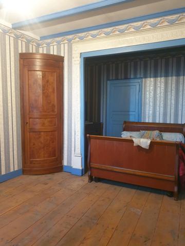 Maison de 400 m² habitables à vendre, proche Barbezieux (16), dépendances d’environ 1 000 m², terrain de 12 000 m² !!!