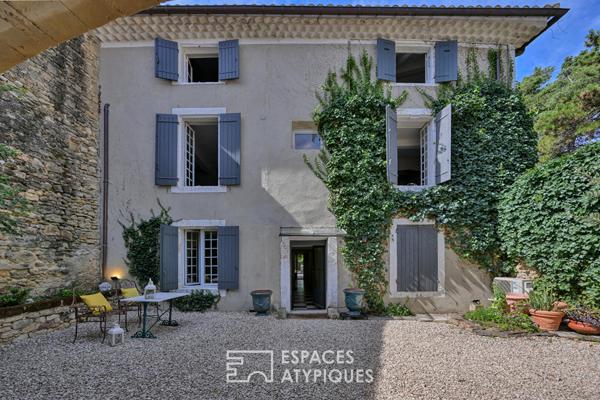 Elégante propriété de village avec jardin et bassin, proche d’Uzès