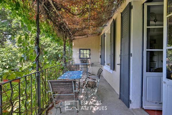Elégante propriété de village avec jardin et bassin, proche d’Uzès