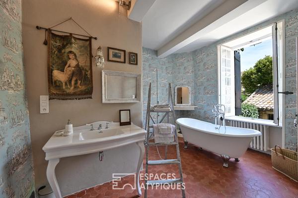 Elégante propriété de village avec jardin et bassin, proche d’Uzès