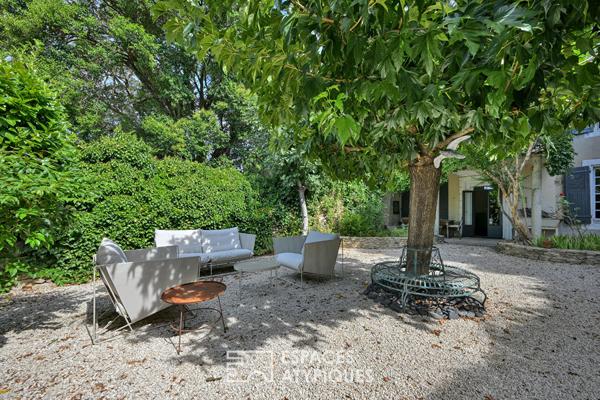 Elégante propriété de village avec jardin et bassin, proche d’Uzès