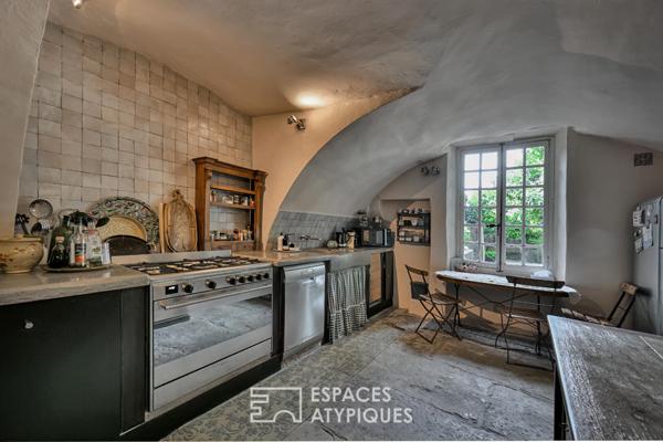 Elégante propriété de village avec jardin et bassin, proche d’Uzès