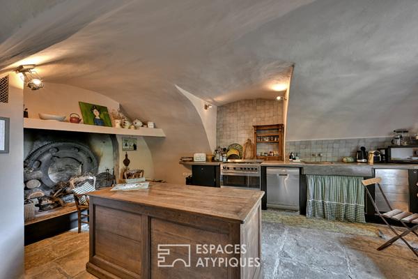 Elégante propriété de village avec jardin et bassin, proche d’Uzès