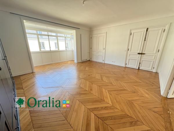 Appartement · Location Paris (75008) 5 pièces · 238m²