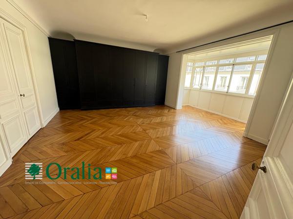 Appartement · Location Paris (75008) 5 pièces · 238m²