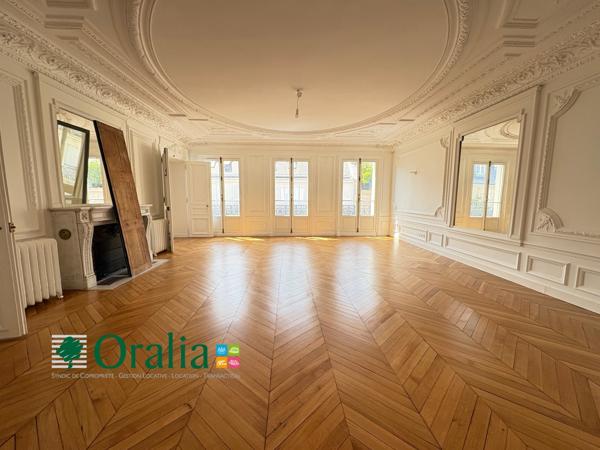 Appartement · Location Paris (75008) 5 pièces · 238m²