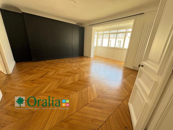Appartement · Location Paris (75008) 5 pièces · 238m²