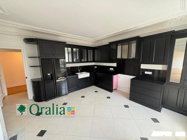 Appartement · Location Paris (75008) 5 pièces · 238m²