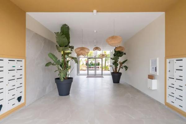 BÉZIERS. T4 EN DERNIER ÉTAGE 92 M² PLUS TERRASSE 20 M² PLEIN SUD ET PARKING