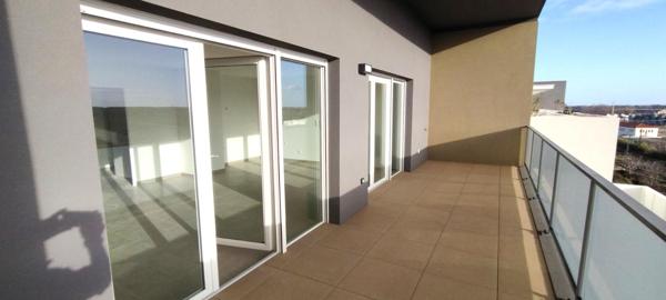 BÉZIERS. T4 EN DERNIER ÉTAGE 92 M² PLUS TERRASSE 20 M² PLEIN SUD ET PARKING