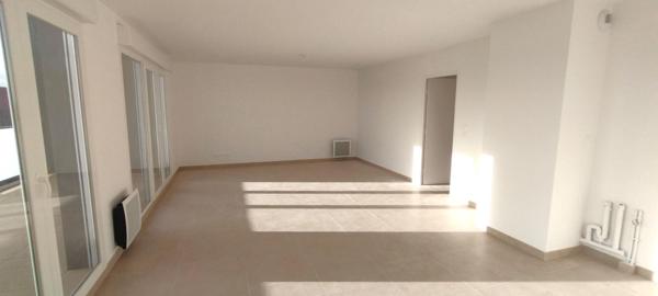 BÉZIERS. T4 EN DERNIER ÉTAGE 92 M² PLUS TERRASSE 20 M² PLEIN SUD ET PARKING