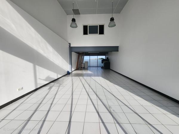 LE CHATEAU D'OLERON emplacement N°1 Local commercial de 204 m2 disponible