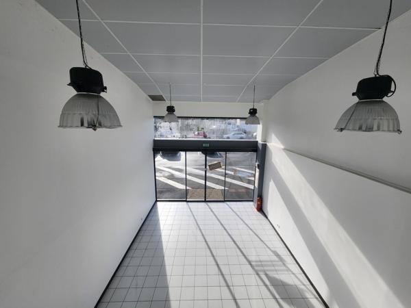 LE CHATEAU D'OLERON emplacement N°1 Local commercial de 204 m2 disponible