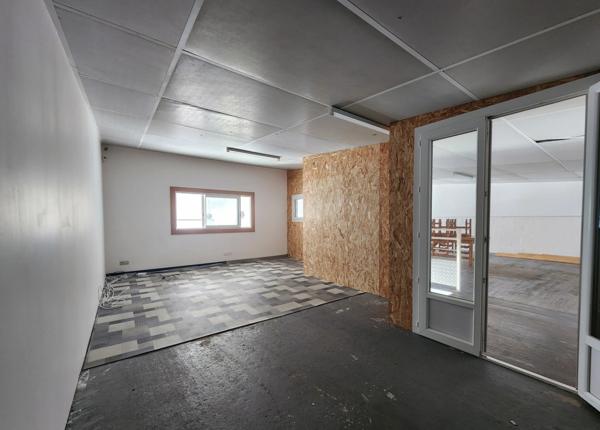 LE CHATEAU D'OLERON emplacement N°1 Local commercial de 204 m2 disponible