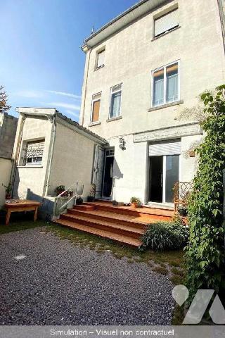 BORDEAUX SAINT GENES
Située rue de Pessac cette magnifique demeure bourgeoise avec éléments d'...