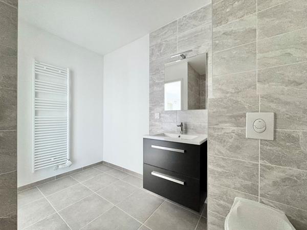 T3 avec sa terrasse de 10m² + 2 parkings/box en souterrain