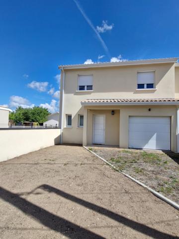 Maison mitoyenne neuve à étage jamais habité, avec belles finitions.