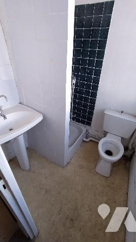 A vendre un immeuble, sur TINCHEBRAY-BOCAGE, comprenant deux logements :