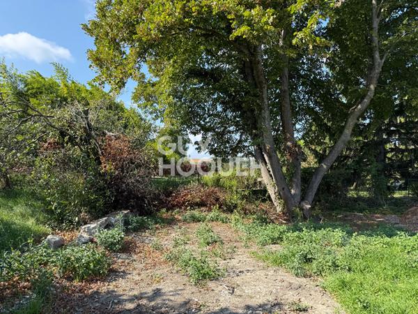 A VENDRE - Parcelle de terrain à bâtir sur CREST (26400)