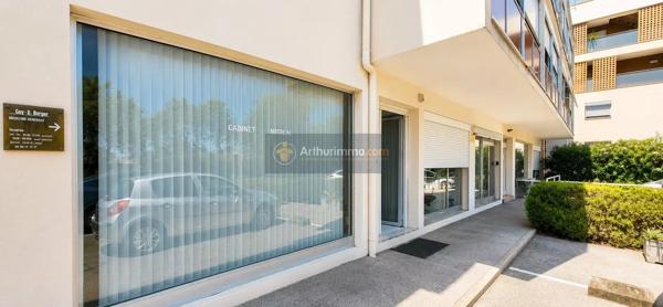 Vente                                                      Local commercial
                        
                     2 pièces                      54 m2                     à Saint-Aygulf