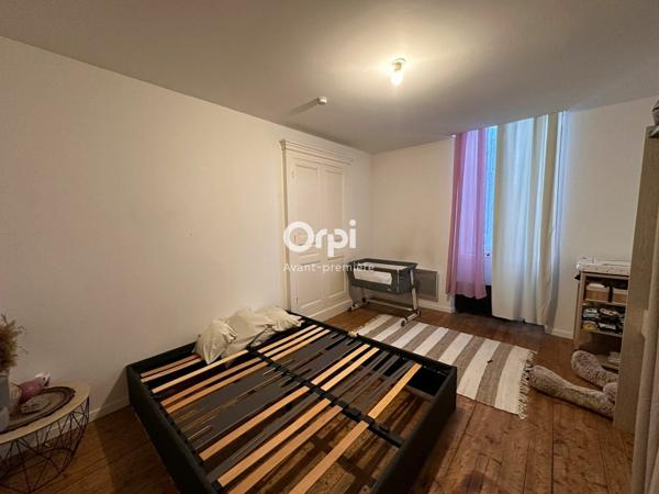 Immeuble à vendre    7 pièces •  Joyeuse