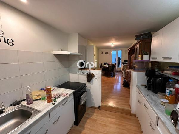 Immeuble à vendre    7 pièces •  Joyeuse