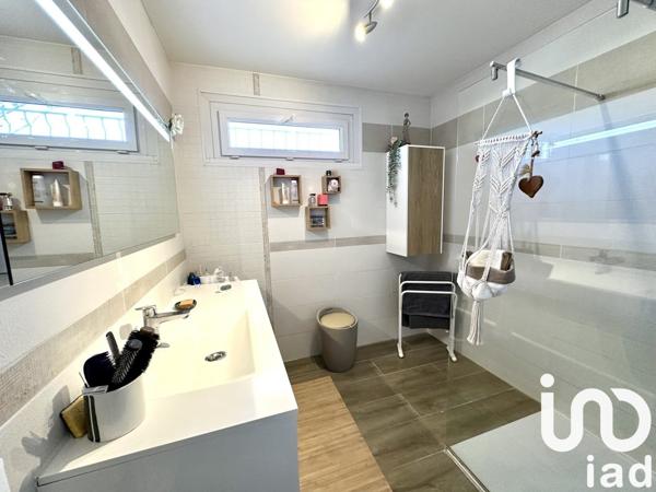 Maison traditionnelle 7 pièces de 174 m² à Rodilhan (30230)