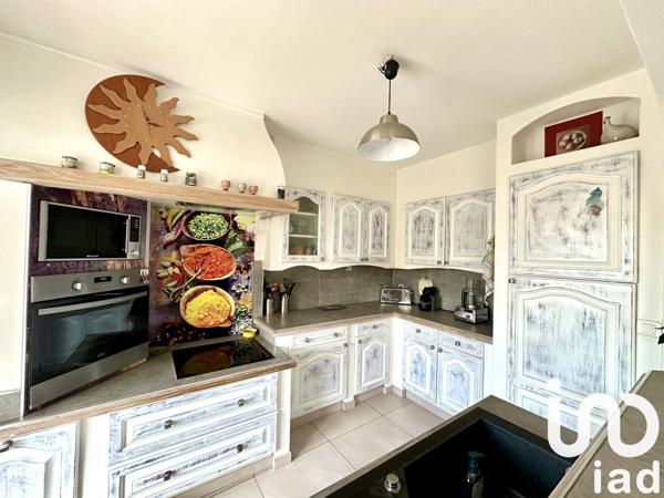 Maison traditionnelle 7 pièces de 174 m² à Rodilhan (30230)