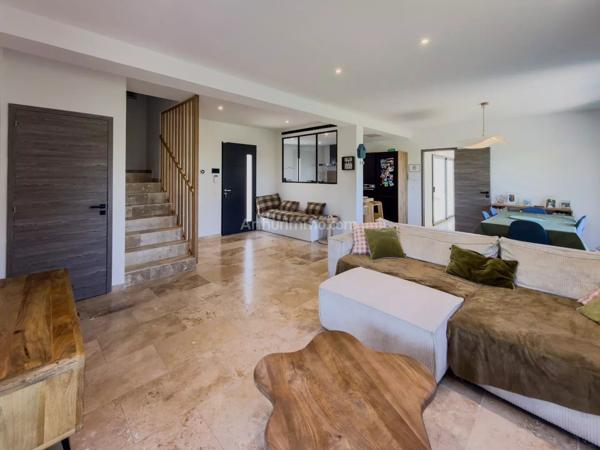 Vente                                                      Villa
                        
                     5 pièces                      115 m2                     à Draguignan