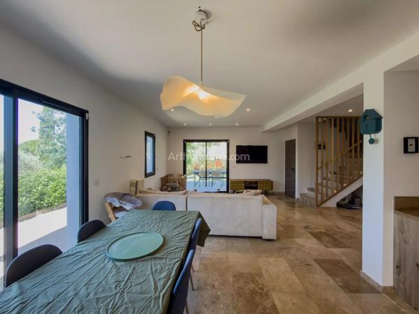 Vente                                                      Villa
                        
                     5 pièces                      115 m2                     à Draguignan