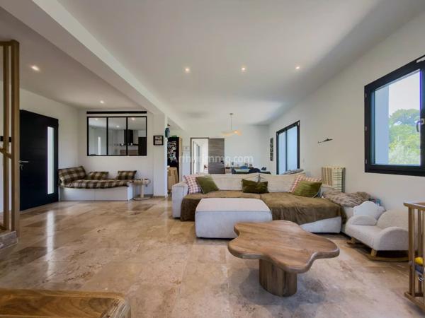 Vente                                                      Villa
                        
                     5 pièces                      115 m2                     à Draguignan