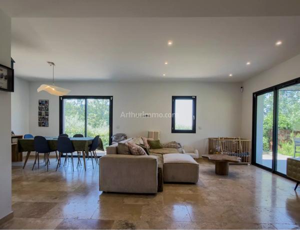 Vente                                                      Villa
                        
                     5 pièces                      115 m2                     à Draguignan