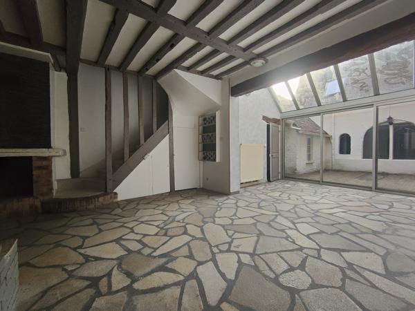 DANS L'YPER CENTRE, MAISON ANCIENNE DE CARACTERE DE 140 M² HAB AVEC JARDIN A DEUX PAS DE LA PLACE DU MARCHE Beauvais (60000)