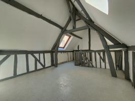 DANS L'YPER CENTRE, MAISON ANCIENNE DE CARACTERE DE 140 M² HAB AVEC JARDIN A DEUX PAS DE LA PLACE DU MARCHE Beauvais (60000)